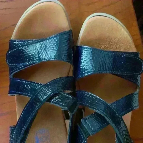 Woman’s Cados Navy Velcro strap sandals Sz 8/39 - Picture 7 of 8